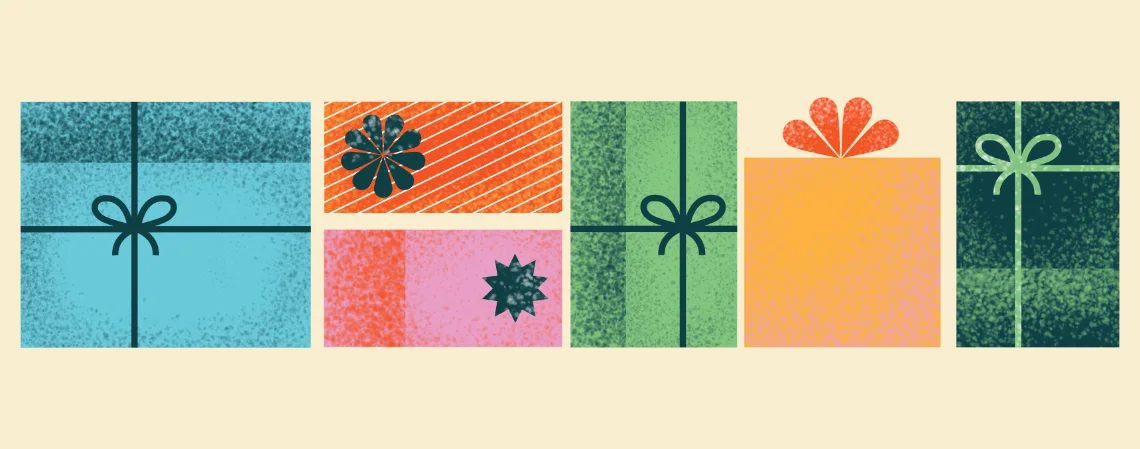 Banner orizzontale illustrato con cinque scatole regalo in fila, colorate e geometriche