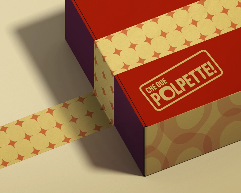 Mockup di una scatola per l'asporto delle polpette con il pattern geometrico coordinato e il logo del brand.