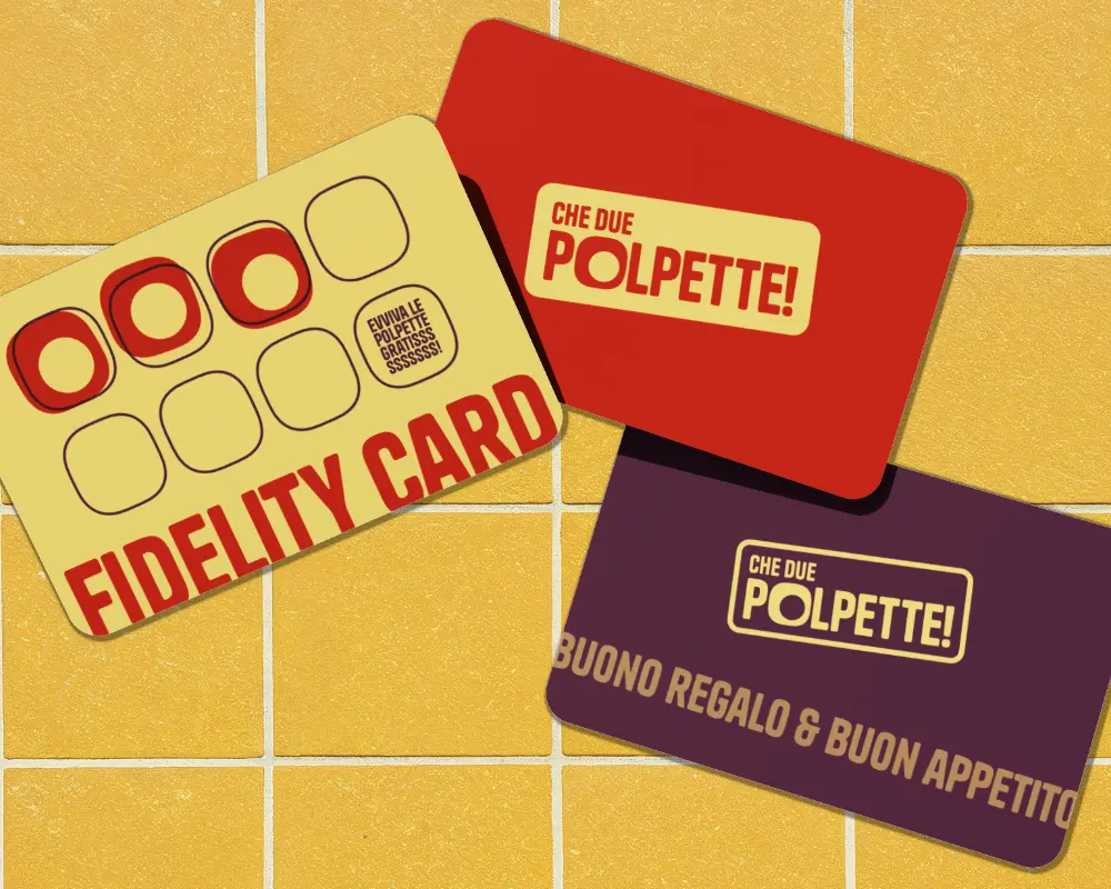 Design della fidelity card e dei buoni regalo, che illustrano il coordinato cartaceo e la personalizzazione dei materiali di fidelizzazione del brand.